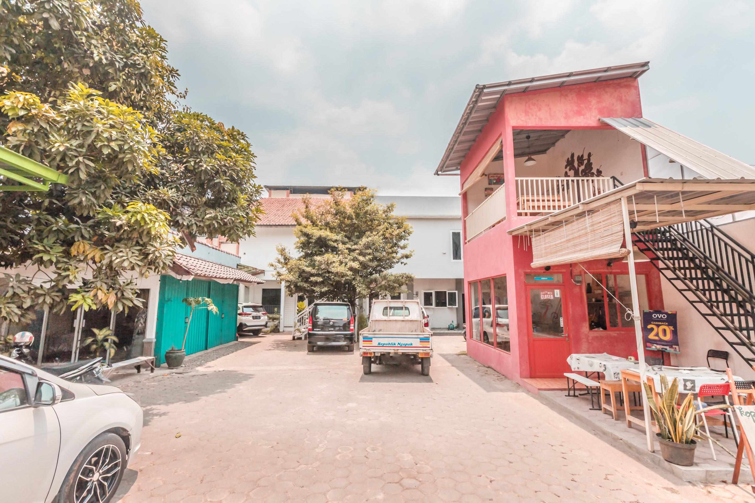 Oyo 1555 Unik Guesthouse Syariah Dżakarta Zewnętrze zdjęcie